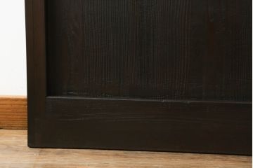大正期の扉をリペア&カスタム!設置場所に合わせてリサイズ。マグネット式ラッチ金具を取り付け。濃い茶色で着色し仕上げ。(ドア、ガラスドア、片開きドア、木製ドア)