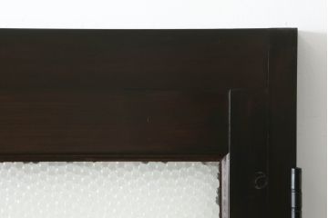 プレスガラス入り両開きドア1対をリペア&カスタム!設置場所に合わせてリサイズし、マグネット式ラッチ金具の取り付け。濃い茶色に着色仕上げ。(ガラスドア、木製ドア)
