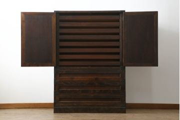和箪笥をリペア&カスタム!高品質リペアを施し、観音扉部分の布をふすま紙に張り替え。現状の色味をベースに着色仕上げ。(衣装箪笥、着物箪笥、収納たんす、時代箪笥、チェスト、引き出し)