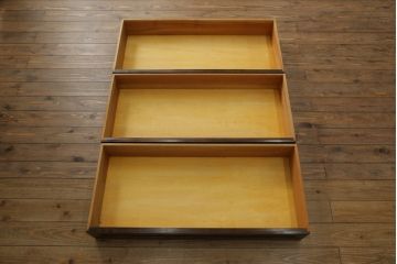 和箪笥をリペア&カスタム!高品質リペアを施し、観音扉部分の布をふすま紙に張り替え。現状の色味をベースに着色仕上げ。(衣装箪笥、着物箪笥、収納たんす、時代箪笥、チェスト、引き出し)