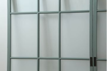 ガラス戸をリペア&カスタム!上部のガラスをアンティークゆらゆらガラスに交換。(引き戸、建具)