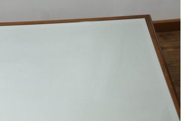センターテーブルをリペア&カスタム!高品質リペアを施し、鏡を天板として設置。1トーン落ち着いた色味に着色仕上げ。(リビングテーブル、ローテーブル)