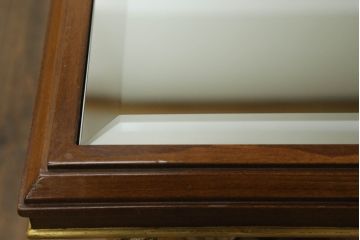 センターテーブルをリペア&カスタム!高品質リペアを施し、鏡を天板として設置。1トーン落ち着いた色味に着色仕上げ。(リビングテーブル、ローテーブル)
