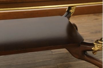 センターテーブルをリペア&カスタム!高品質リペアを施し、鏡を天板として設置。1トーン落ち着いた色味に着色仕上げ。(リビングテーブル、ローテーブル)