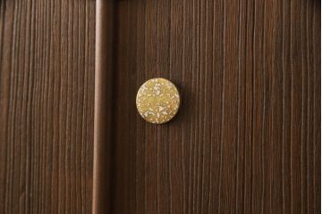 布団箪笥をリペア&カスタム!高品質リペアを施し、奥行きを狭くリサイズ。底板を補強し、オーク系で着色仕上げ。(収納箪笥、桐箪笥、和箪笥、桐たんす)