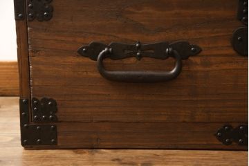 明治期の桐箪笥の見た目を変えずに綺麗にリペア!高品質リペアを施し、ステイン仕上げ。(ローボード、ローチェスト、衣装箪笥)