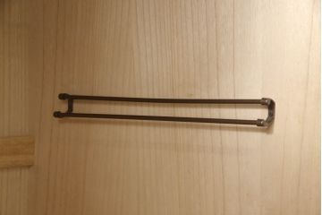 岩谷堂箪笥のワードローブをリペア&カスタム!棚板を取り外し、内部がひとつの空間になるよう加工。現状の色味をベースに傷消し仕上げ。(洋服タンス、収納棚)
