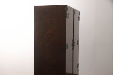 岩谷堂箪笥のワードローブをリペア&カスタム!棚板を取り外し、内部がひとつの空間になるよう加工。現状の色味をベースに傷消し仕上げ。(洋服タンス、収納棚)