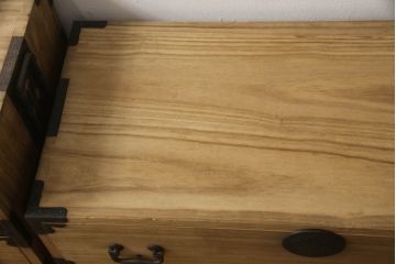 桐箪笥をリペア&カスタム!高品質リペアを施し、ガラス天板を取り付け。木地色仕上げ。(引き出し、収納箪笥、衣装箪笥、桐箪笥)