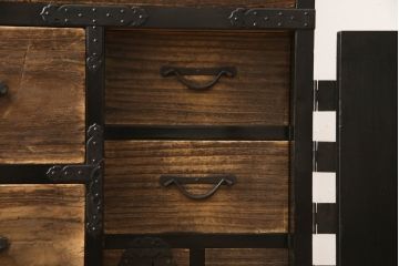桐箪笥をリペア&カスタム!高品質リペアを施し、鉄脚を取り付け。側面と天板は現状の色味をベースに着色、引き出し前板は無塗装仕上げ。(収納箪笥、和タンス、整理箪笥、衣装箪笥、引き出し)