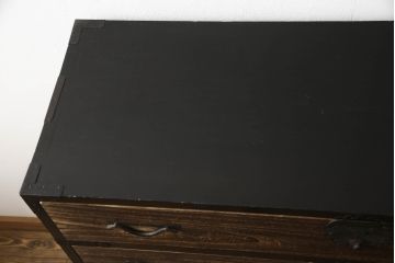 桐箪笥をリペア&カスタム!高品質リペアを施し、鉄脚を取り付け。側面と天板は現状の色味をベースに着色、引き出し前板は無塗装仕上げ。(収納箪笥、和タンス、整理箪笥、衣装箪笥、引き出し)