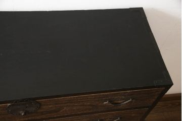 桐箪笥をリペア&カスタム!高品質リペアを施し、鉄脚を取り付け。側面と天板は現状の色味をベースに着色、引き出し前板は無塗装仕上げ。(収納箪笥、和タンス、整理箪笥、衣装箪笥、引き出し)