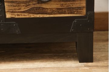 桐箪笥をリペア&カスタム!高品質リペアを施し、鉄脚を取り付け。側面と天板は現状の色味をベースに着色、引き出し前板は無塗装仕上げ。(収納箪笥、和タンス、整理箪笥、衣装箪笥、引き出し)