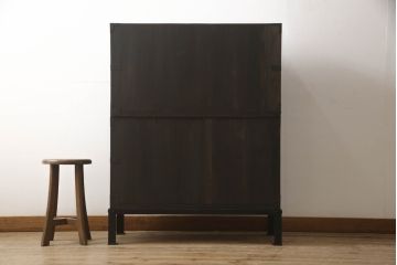 重ね箪笥をリペア&カスタム!観音扉内部は引き出しを取り外し棚に加工。鉄脚を取り付け、現状の色味をベースに着色仕上げ。(観音箪笥、衣装箪笥、時代箪笥、引き出し)