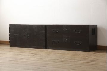 重ね箪笥をリペア&カスタム!観音扉内部は引き出しを取り外し棚に加工。鉄脚を取り付け、現状の色味をベースに着色仕上げ。(観音箪笥、衣装箪笥、時代箪笥、引き出し)