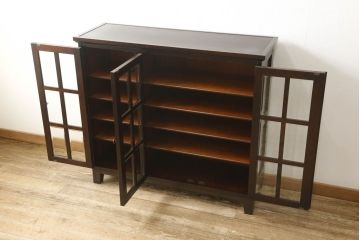収納棚をリペア&カスタム!ご要望の木製脚を取り付け。(食器棚、戸棚、飾り棚、サイドキャビネット、サイドボード、本棚、北海道民芸家具)