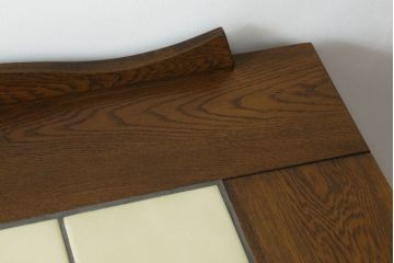 北海道旭川家具のチェストをリペア&カスタム!台輪をカットし新たに脚を取り付け。元の色をベースに、1トーン程落ち着いた色に着色して仕上げ。(洋服タンス、引き出し)