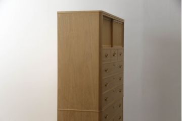 総桐箪笥をリペア&カスタム!上段右側の棚板を取り外し、畳に跡がつくのを軽減させるための下敷き板を新規製作。砥の粉を落としクリアワックスで仕上げ。(胴丸、和タンス、桐たんす、収納箪笥、衣装タンス)