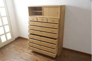 総桐箪笥をリペア&カスタム!上段右側の棚板を取り外し、畳に跡がつくのを軽減させるための下敷き板を新規製作。砥の粉を落としクリアワックスで仕上げ。(胴丸、和タンス、桐たんす、収納箪笥、衣装タンス)