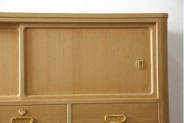 総桐箪笥をリペア&カスタム!上段右側の棚板を取り外し、畳に跡がつくのを軽減させるための下敷き板を新規製作。砥の粉を落としクリアワックスで仕上げ。(胴丸、和タンス、桐たんす、収納箪笥、衣装タンス)