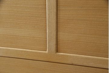 総桐箪笥をリペア&カスタム!上段右側の棚板を取り外し、畳に跡がつくのを軽減させるための下敷き板を新規製作。砥の粉を落としクリアワックスで仕上げ。(胴丸、和タンス、桐たんす、収納箪笥、衣装タンス)