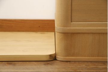 総桐箪笥をリペア&カスタム!上段右側の棚板を取り外し、畳に跡がつくのを軽減させるための下敷き板を新規製作。砥の粉を落としクリアワックスで仕上げ。(胴丸、和タンス、桐たんす、収納箪笥、衣装タンス)