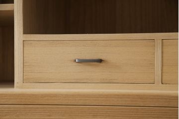 加茂総桐箪笥の見た目を変えずに綺麗にリペア!全体をクリーニング後、元の色を活かし蜜蝋クリアワックスにて仕上げ。(総桐たんす、衣装箪笥、整理タンス、胴厚)
