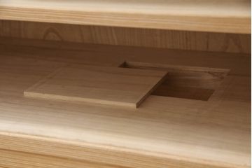 加茂総桐箪笥の見た目を変えずに綺麗にリペア!全体をクリーニング後、元の色を活かし蜜蝋クリアワックスにて仕上げ。(総桐たんす、衣装箪笥、整理タンス、胴厚)