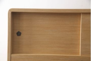 加茂総桐箪笥の見た目を変えずに綺麗にリペア!全体をクリーニング後、元の色を活かし蜜蝋クリアワックスにて仕上げ。(総桐たんす、衣装箪笥、整理タンス、胴厚)