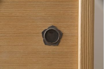 加茂総桐箪笥の見た目を変えずに綺麗にリペア!全体をクリーニング後、元の色を活かし蜜蝋クリアワックスにて仕上げ。(総桐たんす、衣装箪笥、整理タンス、胴厚)