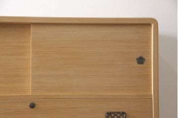 加茂総桐箪笥の見た目を変えずに綺麗にリペア!全体をクリーニング後、元の色を活かし蜜蝋クリアワックスにて仕上げ。(総桐たんす、衣装箪笥、整理タンス、胴厚)