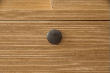 加茂総桐箪笥の見た目を変えずに綺麗にリペア!全体をクリーニング後、元の色を活かし蜜蝋クリアワックスにて仕上げ。(総桐たんす、衣装箪笥、整理タンス、胴厚)