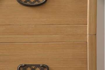 加茂総桐箪笥の見た目を変えずに綺麗にリペア!全体をクリーニング後、元の色を活かし蜜蝋クリアワックスにて仕上げ。(総桐たんす、衣装箪笥、整理タンス、胴厚)