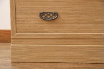 加茂総桐箪笥の見た目を変えずに綺麗にリペア!全体をクリーニング後、元の色を活かし蜜蝋クリアワックスにて仕上げ。(総桐たんす、衣装箪笥、整理タンス、胴厚)