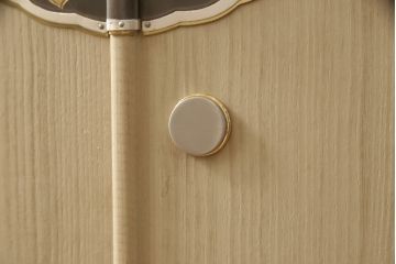 加茂桐箪笥の見た目を変えずに綺麗にリペア!砥の粉は落とさず、汚れやシミのみ綺麗になるよう仕上げ。(胴厚、桐たんす、着物箪笥、和タンス)