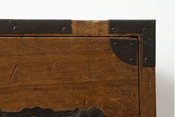 昭和初期の会津衣装箪笥をリペア&カスタム!上下分けて使用できるよう、内側から天板補強。鉄脚を取り付け、クリアワックスで仕上げ。(ローボード、ローチェスト、和たんす、時代箪笥、収納箪笥、衣装箪笥、引き出し、テレビ台)