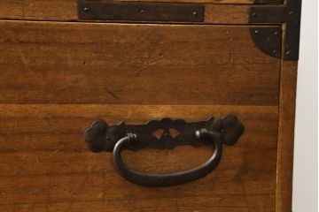 昭和初期の会津衣装箪笥をリペア&カスタム!上下分けて使用できるよう、内側から天板補強。鉄脚を取り付け、クリアワックスで仕上げ。(ローボード、ローチェスト、和たんす、時代箪笥、収納箪笥、衣装箪笥、引き出し、テレビ台)