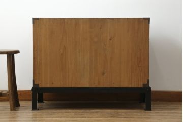 昭和初期の会津衣装箪笥をリペア&カスタム!上下分けて使用できるよう、内側から天板補強。鉄脚を取り付け、クリアワックスで仕上げ。(ローボード、ローチェスト、和たんす、時代箪笥、収納箪笥、衣装箪笥、引き出し、テレビ台)