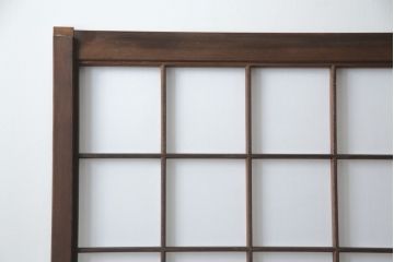 昭和初期の障子戸2枚をリペア&カスタム!金具は交換し、障子もプラスチック障子へ張り替え。全体を元の色味に合わせて着色して仕上げ。(建具、引き戸、ガラス戸)