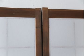昭和初期の障子戸2枚をリペア&カスタム!金具は交換し、障子もプラスチック障子へ張り替え。全体を元の色味に合わせて着色して仕上げ。(建具、引き戸、ガラス戸)