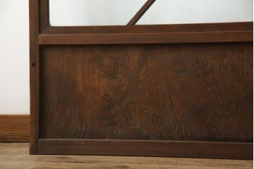 昭和初期の障子戸2枚をリペア&カスタム!金具は交換し、障子もプラスチック障子へ張り替え。全体を元の色味に合わせて着色して仕上げ。(建具、引き戸、ガラス戸)