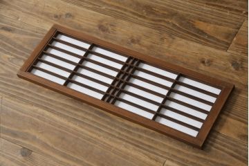 昭和初期の障子戸2枚をリペア&カスタム!金具は交換し、障子もプラスチック障子へ張り替え。全体を元の色味に合わせて着色して仕上げ。(建具、引き戸、ガラス戸)