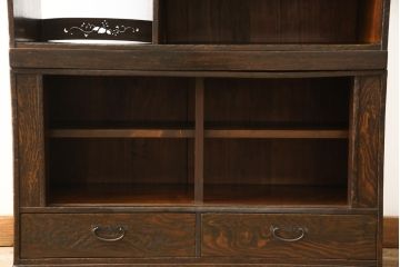 重ね茶棚にリペア&カスタム!中段・下段引き戸内部の既存の棚板を取り外し、棚受けを取り付け、棚板を各1枚製作し取り付け。本体は現状をベースに着色。(茶箪笥、飾り棚、収納棚、戸棚)