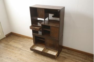 重ね茶棚にリペア&カスタム!中段・下段引き戸内部の既存の棚板を取り外し、棚受けを取り付け、棚板を各1枚製作し取り付け。本体は現状をベースに着色。(茶箪笥、飾り棚、収納棚、戸棚)