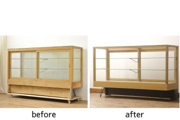 ガラスケースの見た目を変えずに綺麗にリペア!棚底をオーク材に変更し、本体は現状をベースに着色。(収納棚、陳列棚、飾り棚、ショーケース)
