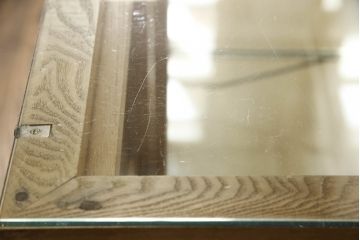 ガラスケースの見た目を変えずに綺麗にリペア!棚底をオーク材に変更し、本体は現状をベースに着色。(収納棚、陳列棚、飾り棚、ショーケース)