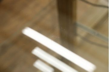 ガラスケースの見た目を変えずに綺麗にリペア!棚底をオーク材に変更し、本体は現状をベースに着色。(収納棚、陳列棚、飾り棚、ショーケース)