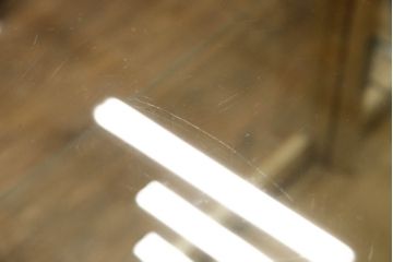 ガラスケースの見た目を変えずに綺麗にリペア!棚底をオーク材に変更し、本体は現状をベースに着色。(収納棚、陳列棚、飾り棚、ショーケース)