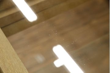 ガラスケースの見た目を変えずに綺麗にリペア!棚底をオーク材に変更し、本体は現状をベースに着色。(収納棚、陳列棚、飾り棚、ショーケース)