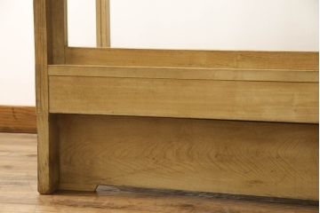 ガラスケースの見た目を変えずに綺麗にリペア!棚底をオーク材に変更し、本体は現状をベースに着色。(収納棚、陳列棚、飾り棚、ショーケース)